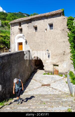 Scala (Salerno, Italien) - Kirche Santa Caterina entlang der Wanderroute von Scala nach Ravello an der Amalfiküste Stockfoto