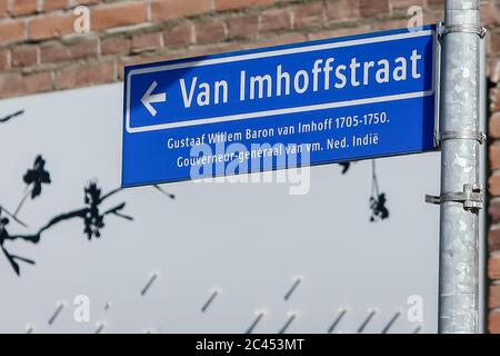 Utrecht, Niederlande. Juni 2020. UTRECHT, 24-06-2020, Dutchnews, umstrittene Straßenschilder Gustaaf Willem van Imhoff Omstreden straatnaamborden Credit: Pro Shots/Alamy Live News Stockfoto