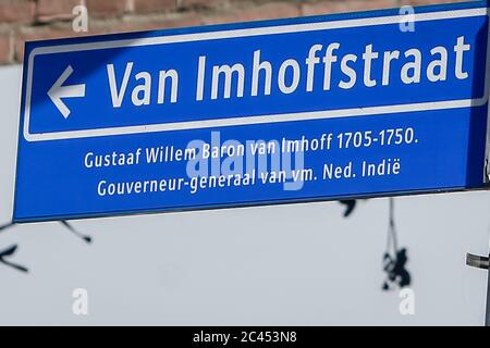 Utrecht, Niederlande. Juni 2020. UTRECHT, 24-06-2020, Dutchnews, umstrittene Straßenschilder Gustaaf Willem van Imhoff Omstreden straatnaamborden Credit: Pro Shots/Alamy Live News Stockfoto