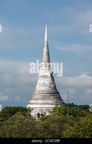 Die Architektur des Phra That Chom Phet auf dem Phra Nakhon Khiri Historical Park auf dem Khao Wang Hügel in der Stadt Phetchaburi oder Phetburi in t Stockfoto