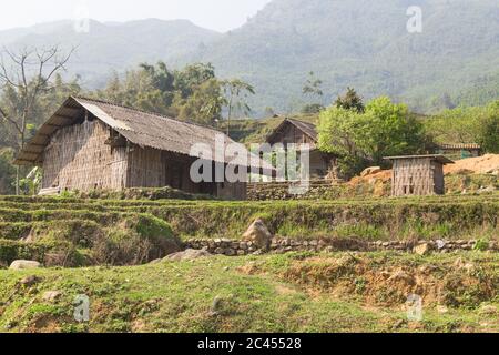 SAPA, VIETNAM - 23. MÄRZ 2017: Gemeinsame Hütten und Gebäude in Dörfern von Sapa Vietnam. Stockfoto