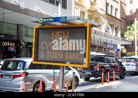 Sydney Pop-up-Radwege in Sydney werden eingeführt, um die soziale Distanzierung zu unterstützen und den Druck auf den öffentlichen Verkehr aufgrund von Covid 19 zu erleichtern Stockfoto