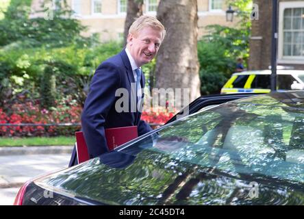 London, Großbritannien. Juni 2020. Oliver Dowden, Staatssekretär für Digital, Kultur, Medien und Sport, verlässt Downing Street. Quelle: Tommy London/Alamy Live News Stockfoto