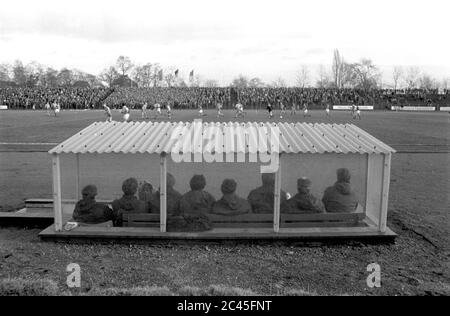 01. Januar 1979, Sachsen, Leipzig: Lok-Bank - DDR-Oberliga-Topspiel 1 FC Lok Leipzig - FC Carl Zeiss Jena 2:1 (Oberliga 1979/1980, 13. Spieltag) im Bruno-Plache-Stadion. Genaues Aufnahmedatum nicht bekannt. Foto: Volkmar Heinz/dpa-Zentralbild/ZB Stockfoto