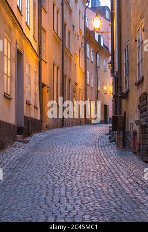 Blick entlang einer leeren Gamla Stan, Stockholm, Schweden während der Corona-Virus-Krise. Stockfoto