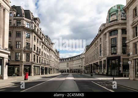 Blick entlang einer leeren Regent Street in London während der Corona-Virus-Krise. Stockfoto