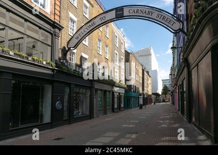 Blick entlang einer leeren Carnaby Street in London während der Corona-Virus-Krise. Stockfoto