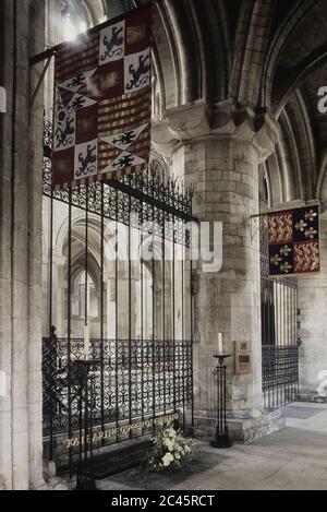 Grab der Katharina von Aragon, erste von Heinrich VIII. Sechs Ehefrauen. Peterborough Cathedral, Cambridgeshire England, Großbritannien Stockfoto