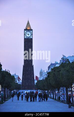 Tunis, Tunesien - 06. Februar 2009: Uhrturm, Avenue Bourguiba. Symbol von Tunis. Stockfoto