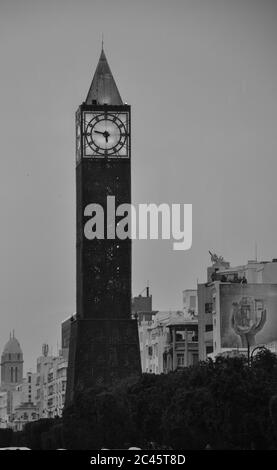 Tunis, Tunesien - 06. Februar 2009: Uhrturm, Avenue Bourguiba. Symbol von Tunis. Stockfoto