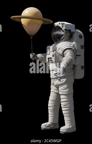 astronaut mit Planet Saturn Ballon isoliert auf schwarzem Hintergrund Stockfoto