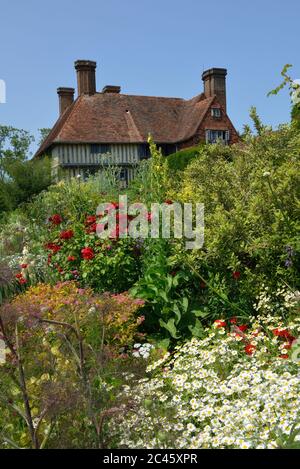 Die lange Grenze am Great Dixter House & Gardens, Northiam, East Sussex, England, Großbritannien Stockfoto