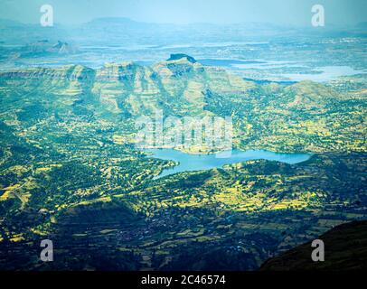 Kalsubai Peak ist der höchste Gipfel des Sahyadris (1646 M) im Akole Taluka des Ahmednagar Distrikts von Maharashtra. Stockfoto