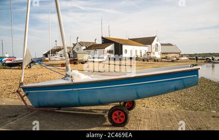 Yacht am Kai in Mudeford Quay Christchurch Stockfoto