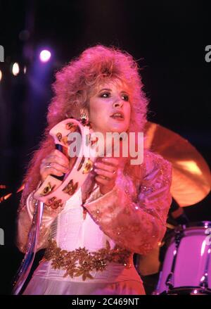 Stevie Nicks von Fleetwood Mac in einem Konzert in der Wembley Arena, London 1987 Stockfoto