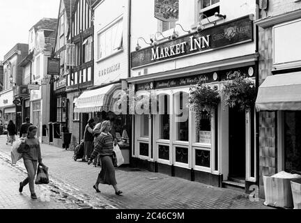 The Market Inn Pub in der Ox Row in der Stadt Salisbury UK um 1990. Teil der Gibbs Mew Brauerei. Stockfoto