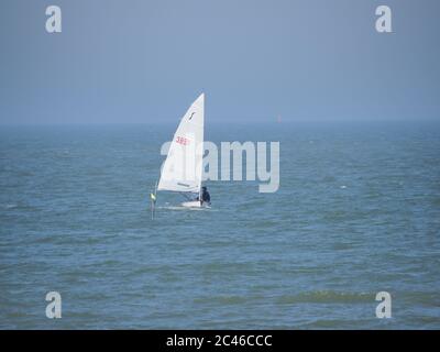 Sheerness, Kent, Großbritannien. Juni 2020. UK Wetter: Ein heißer und sonniger Nachmittag in Sheerness. Quelle: James Bell/Alamy Live News Stockfoto