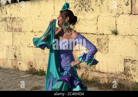 Flamencotänzerin im beliebten Viertel Triana in Sevilla, Andalusien, Spanien Stockfoto