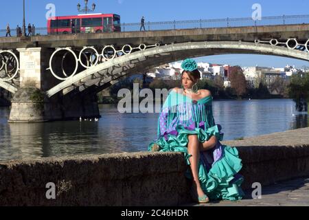 Flamencotänzerin im beliebten Viertel Triana in Sevilla, Andalusien, Spanien Stockfoto