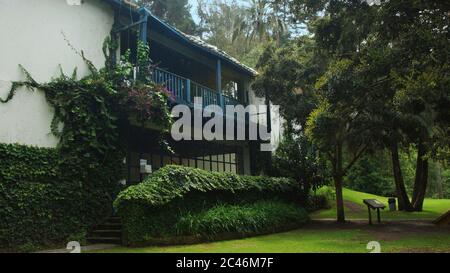 Guapulo, Pichincha / Ecuador - Juni 11 2016: Altes restauriertes Hacienda-Haus im Guapulo Park Stockfoto