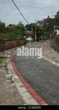 Guapulo, Pichincha / Ecuador - Juni 11 2016: Restaurierte Straße im alten Stadtteil Guapulo Stockfoto