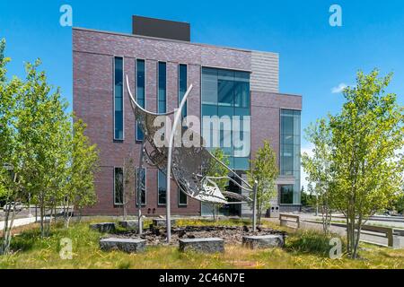 DULUTH, MN/USA - 19. JUNI 2020: Heikkila Chemie und Advanced Materials Science Gebäude auf dem Campus der University of Minnesota-Duluth. Stockfoto