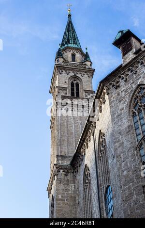 Blick auf den Franziskanerkirche in der Salzburger Altstadt Stockfoto