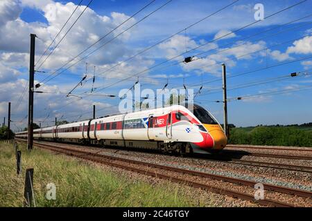 Der Celebrating Scotland Train, LNER Azuma Train, Class 800, East Coast Main Line Railway, Newark on Trent, Nottinghamshire, England, UK Stockfoto