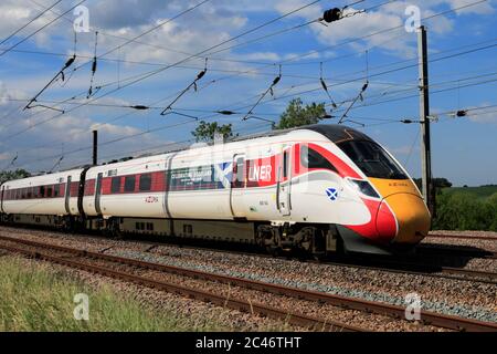 Der Celebrating Scotland Train, LNER Azuma Train, Class 800, East Coast Main Line Railway, Newark on Trent, Nottinghamshire, England, UK Stockfoto