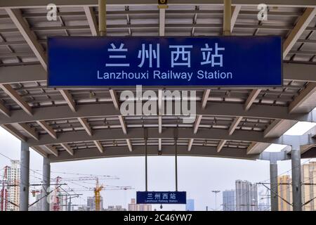 Lanzhou, China 6/11/2020 Lanzhou West Railway Station Platform Stockfoto