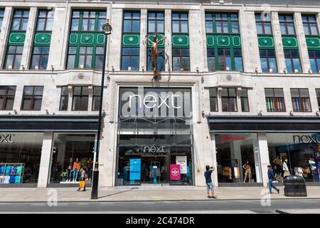 Der Flagship-Store des britischen multinationalen Bekleidungsunternehmens Next. Stockfoto