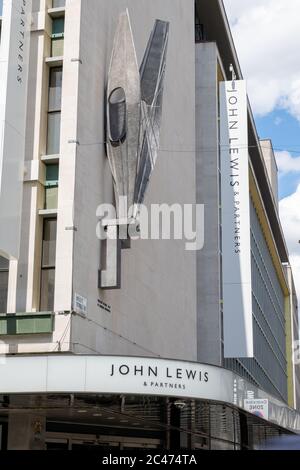 Die Flaggschiff-Filiale des berühmten britischen Mitarbeiter eigenen, Gewinn-Anteil Kaufhaus Einzelhandelsunternehmen John Lewis Partnerschaft in London Oxford Street. Stockfoto