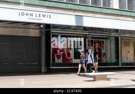 Die Flaggschiff-Filiale des berühmten britischen Mitarbeiter eigenen, Gewinn-Anteil Kaufhaus Einzelhandelsunternehmen John Lewis Partnerschaft in London Oxford Street. Stockfoto