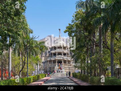 Eingang zum 15. Jahrhundert Ranakpur Jain Tempel (Chaumukha Mandir), Ranakpur, Rajasthan, Indien Stockfoto