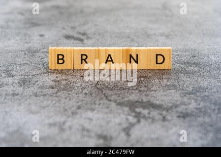 Markentext auf Holzblock Texturen Hintergrund Stockfoto