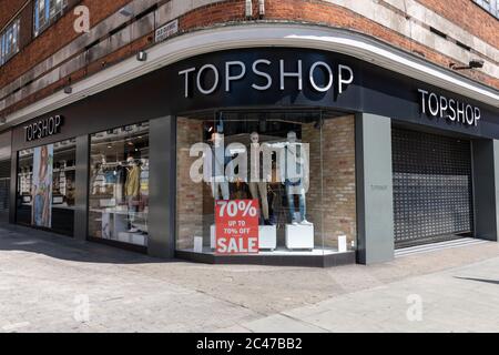 Der Flagship-Store des multinationalen britischen Bekleidungshändlers Topshop in der London Oxford Street. Stockfoto