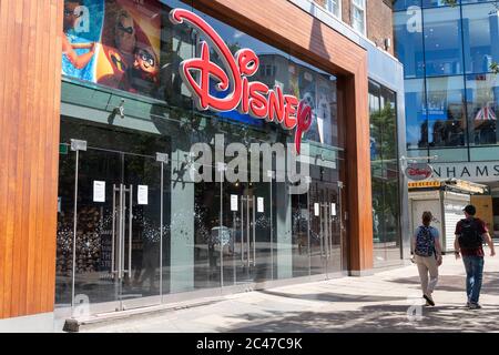 Das Einzelhandelsgeschäft in der London Oxford Street des amerikanischen Unterhaltungskonzerns, der Walt Disney Company. Stockfoto