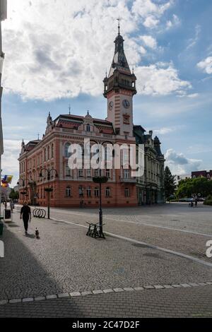 Rathaus im Zentrum der Stadt Krnov, Tschechische Republik, Europa. Stockfoto