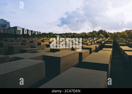 Jüdisches Holocaust-Gedenkmuseum in Berlin bei Sonnenuntergang Stockfoto