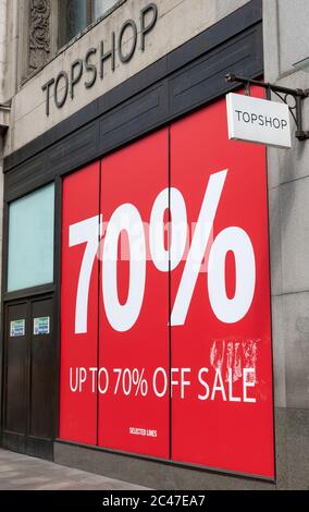 Der Flagship-Store des britischen multinationalen Bekleidungsunternehmens Topshop befindet sich in der Oxford Street, London. Stockfoto