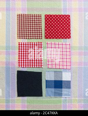 Beschriftet Stoff Muster rot gingham grau Blumen auburn gingham rosa gingham groß blau Karos hellblau gingham schwarz dunkelrot Sterne Stockfoto