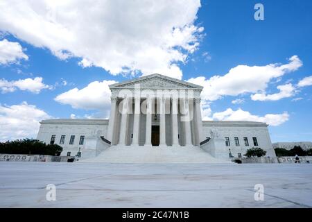 Washington, DC, USA. Juni 2020. Der Oberste Gerichtshof steht am Mittwoch, den 24. Juni 2020 in Washington, DC, USA. Quelle: Stefani Reynolds/CNP Quelle: dpa/Alamy Live News Stockfoto