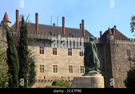 Portugal, Minho Region, Guimaraes "die portugiesische Gründerhauptstadt" - Palast der Herzöge von Braganca im historischen Zentrum. UNESCO-Weltkulturerbe Stockfoto