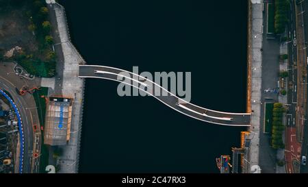 Von oben auf der Glasgow Squiggly Bridge Stockfoto