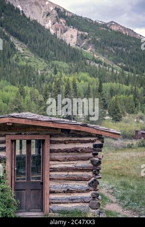 Historische Bergbau Geisterstadt Winfield, Colorado, Hütte in der Colorado Sawatch Range Stockfoto