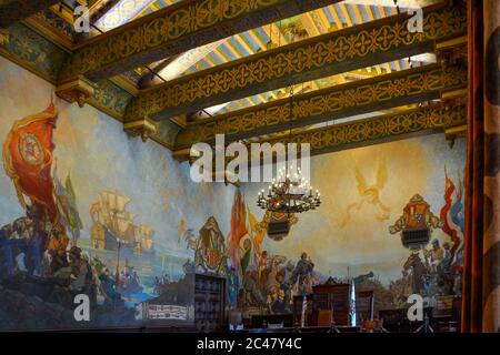 Der schöne Wandmalraum zeigt die frühe Geschichte von Santa Barbra im Santa Barbara County Courthouse in Santa Barbara, CA, USA Stockfoto