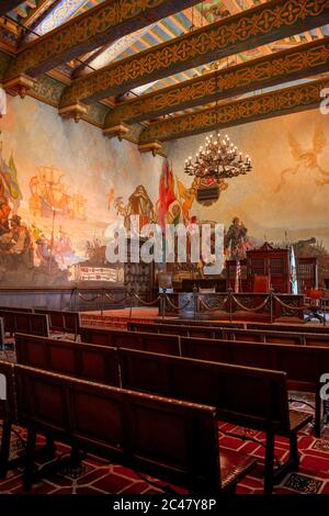 Der schöne Wandmalraum zeigt die frühe Geschichte von Santa Barbra im Santa Barbara County Courthouse in Santa Barbara, CA, USA Stockfoto