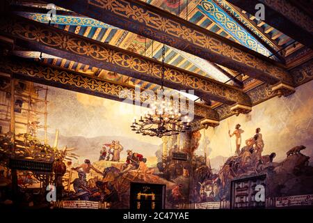 Der schöne Wandmalraum zeigt die frühe Geschichte von Santa Barbra im Santa Barbara County Courthouse in Santa Barbara, CA, USA Stockfoto