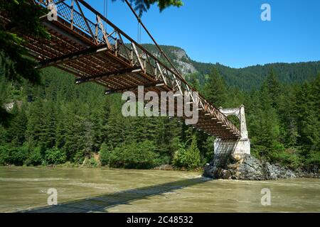 Historische Alexandra Brücke über Fraser River. Die verlassene Alexandra Bridge über den Fraser River in der Nähe von Boston Bar, British Columbia, Kanada. Stockfoto