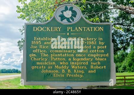 Ein historischer Marker steht auf dem Gelände der Dockery Farms, 12. August 2016, in Cleveland, Mississippi. Stockfoto